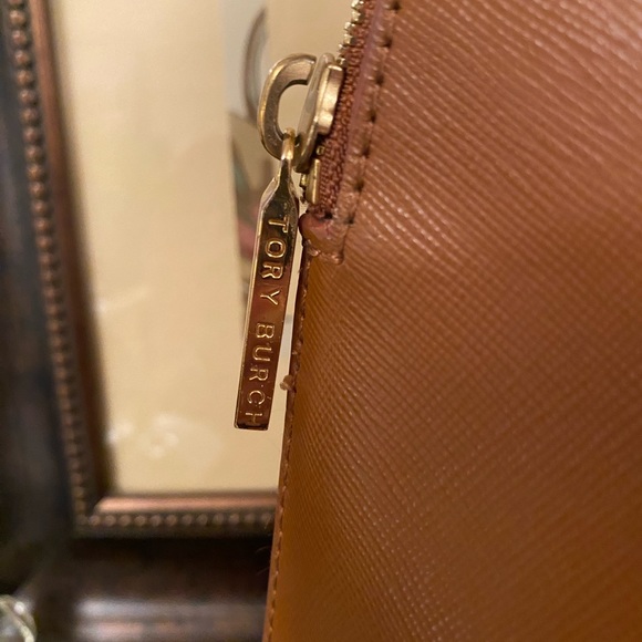 Tory Burch Robinson Bowling Bag Tan Saffiano Leather. - Picture 5 of 10